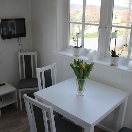 Stuga Pa Hammarbergs Gard Kungsbacka Bagian luar foto